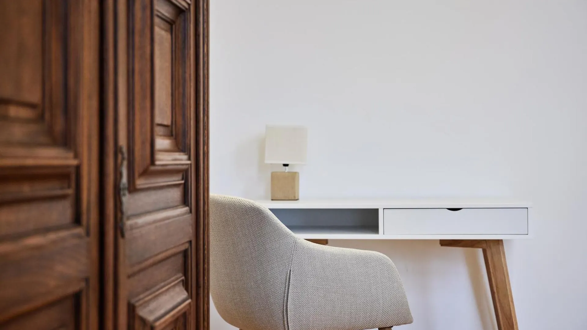 Idee Living: Design-Apartment- Netflix - 6 Pers Mannheim Apartment