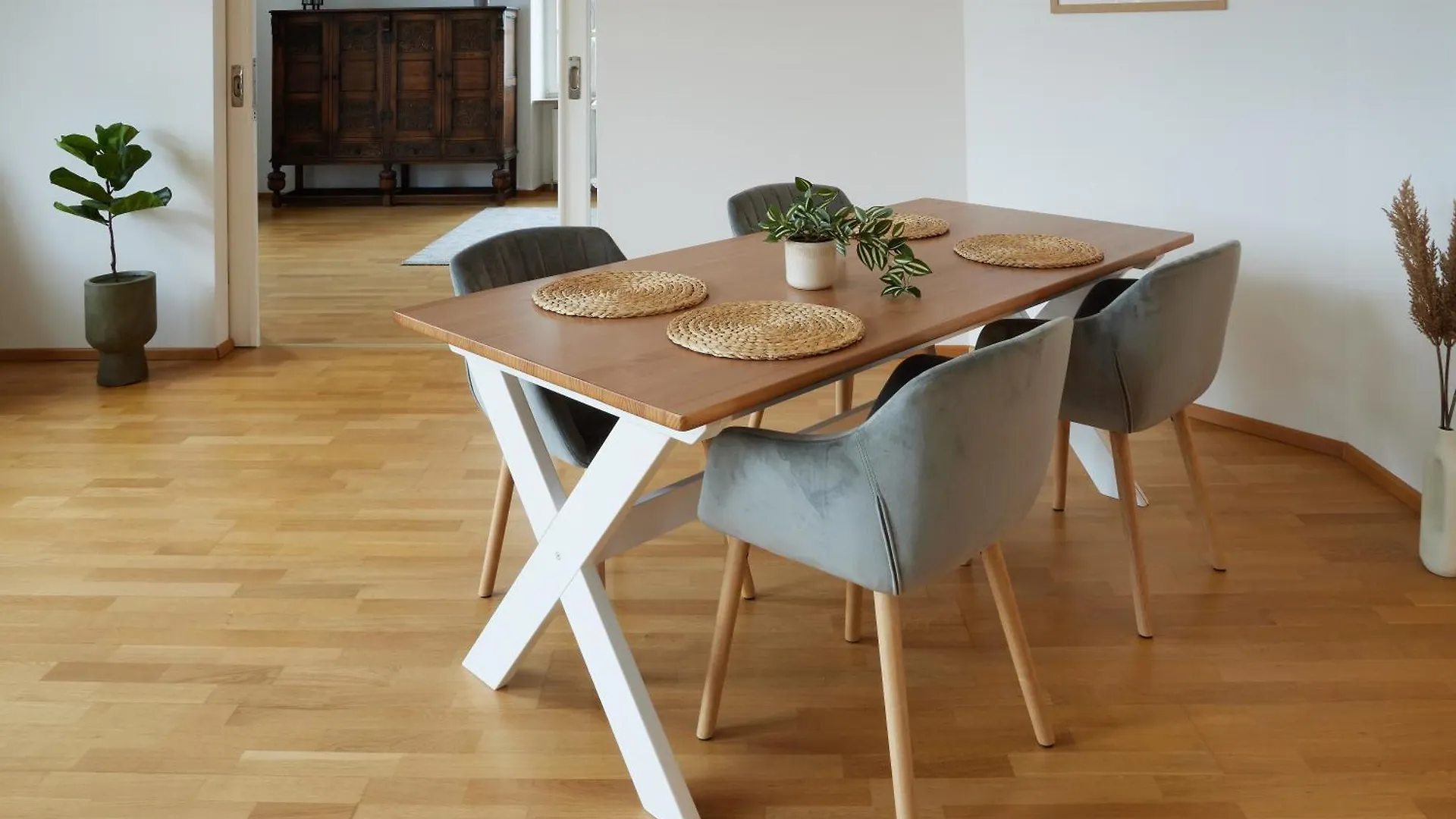 Idee Living: Design-Apartment- Netflix - 6 Pers Mannheim